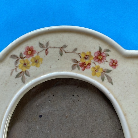 Vintage Ceramic Floral Victorian Cottage Picture Photo Frame for 5 x 7 Picture - Picture 4 of 6